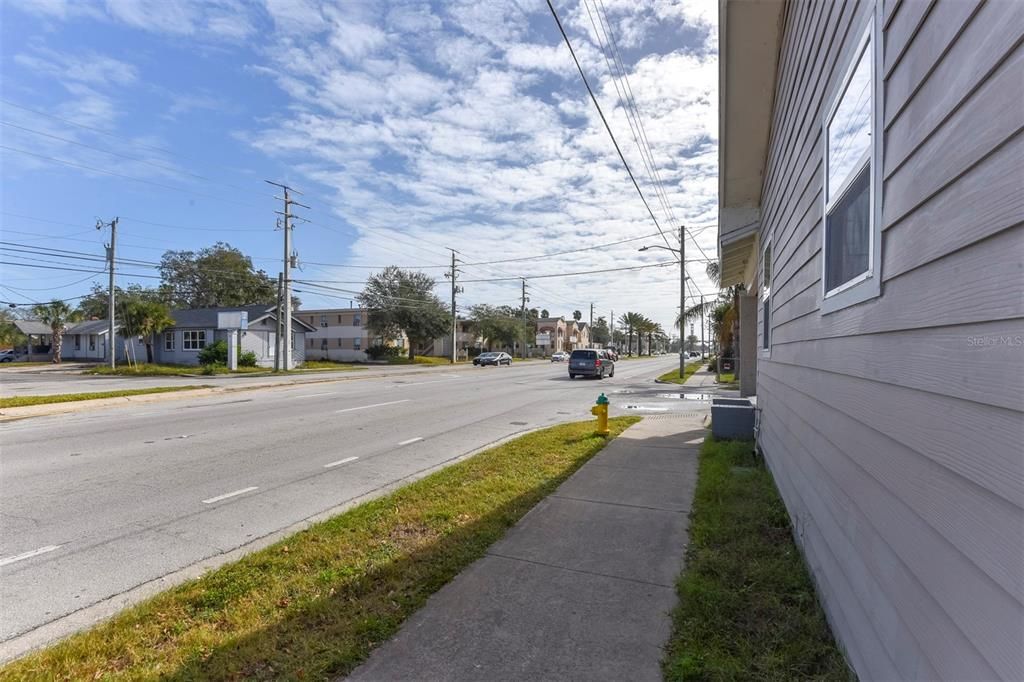 For Sale: $375,000 (3 beds, 2 baths, 2214 Square Feet)