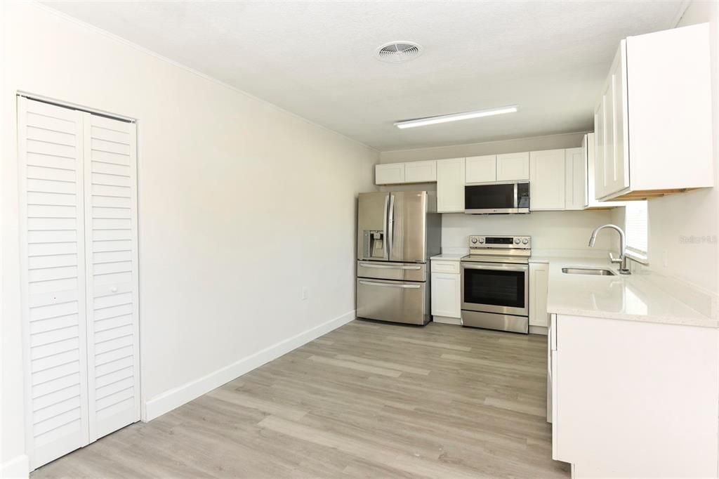 For Sale: $375,000 (3 beds, 2 baths, 2214 Square Feet)