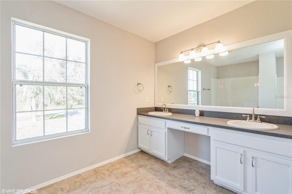 primary en suite with dual sinks