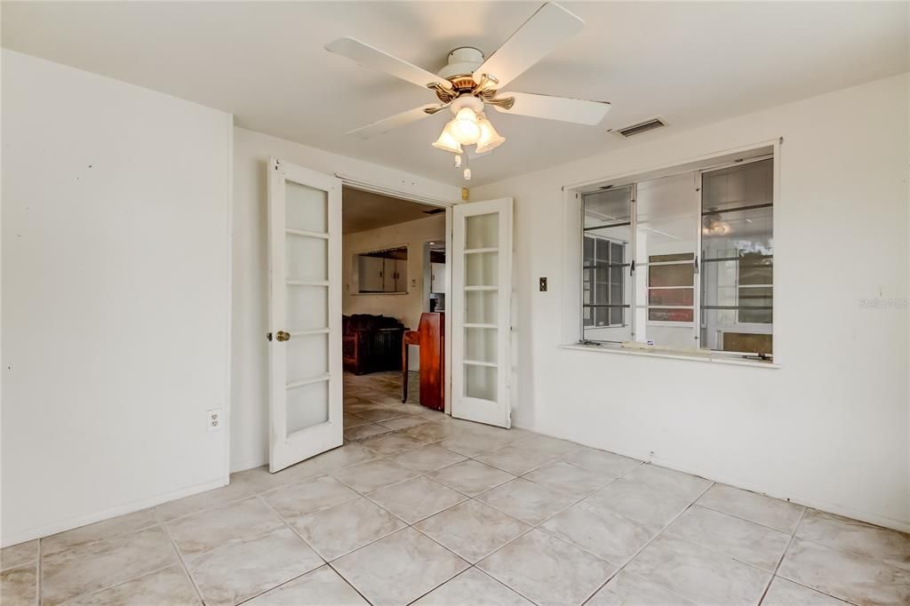 For Sale: $349,000 (2 beds, 1 baths, 900 Square Feet)