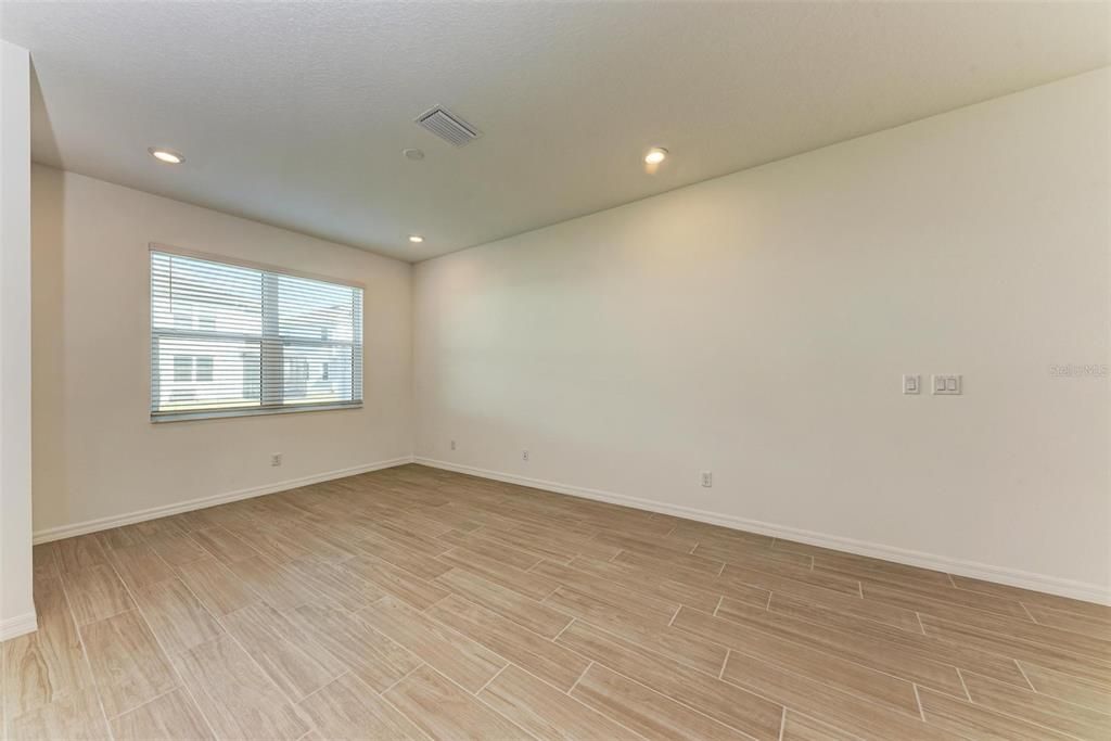 For Rent: $3,000 (3 beds, 2 baths, 1637 Square Feet)