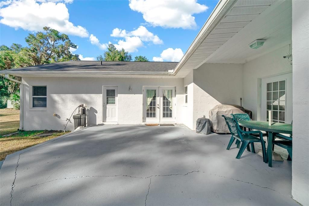 Back patio with covered lanai