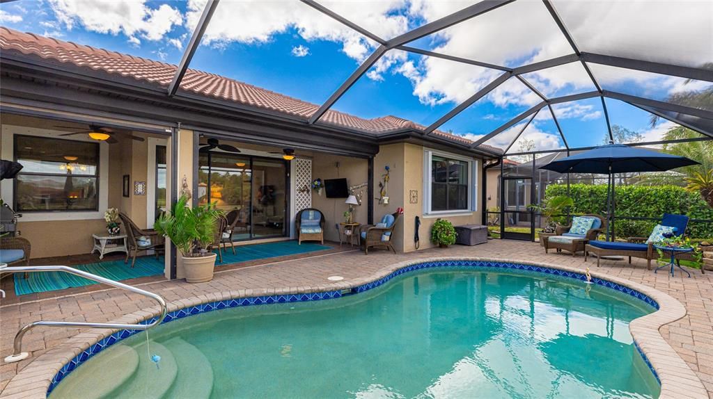 This is the perfect spot to read a book, enjoy a meal, lounge by the pool to sunbath or relax and listen to the birds chirp with a cup of coffee in the morning to watch the sunrise.