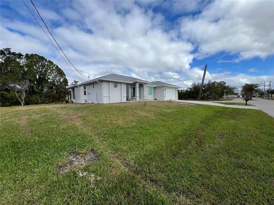 For Sale: $595,000 (3 beds, 2 baths, 1725 Square Feet)