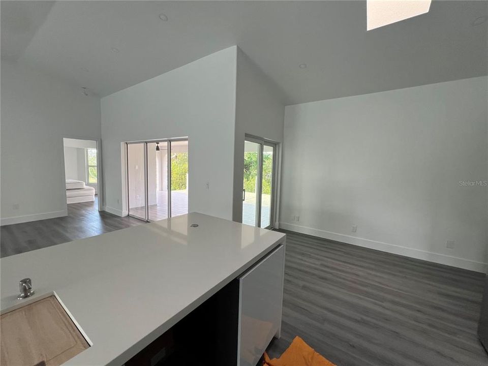 For Sale: $595,000 (3 beds, 2 baths, 1725 Square Feet)