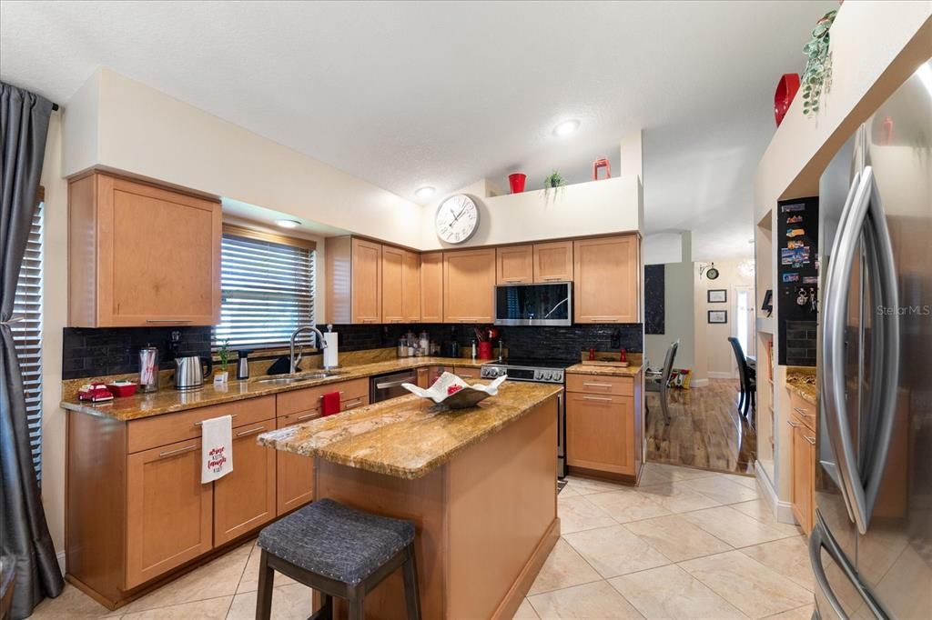 Kitchen with Wood Shaker Cabinets, Soft close and Granite Counters