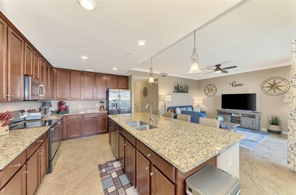 KITCHEN/LIVING ROOM AREA