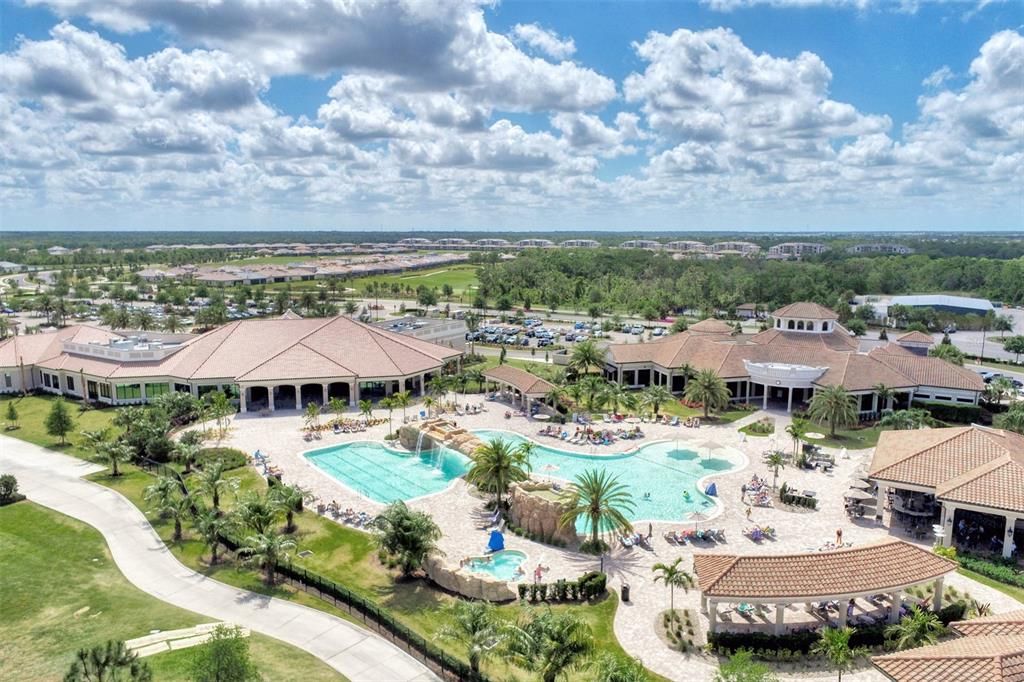 LARGE POOL AND SWIMMING LAP POOL