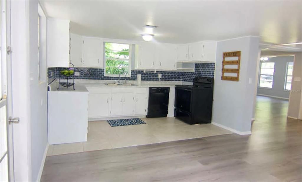 For Sale: $250,000 (3 beds, 1 baths, 1284 Square Feet)