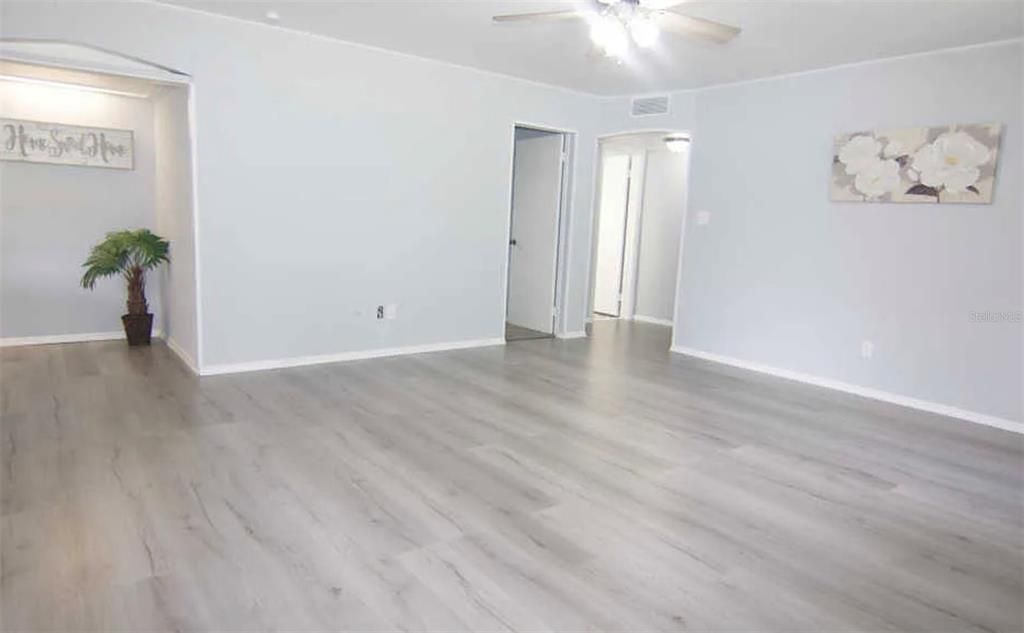 For Sale: $250,000 (3 beds, 1 baths, 1284 Square Feet)