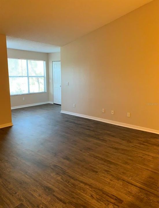 For Rent: $1,400 (1 beds, 1 baths, 711 Square Feet)