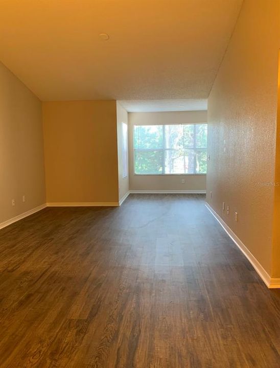 For Rent: $1,400 (1 beds, 1 baths, 711 Square Feet)