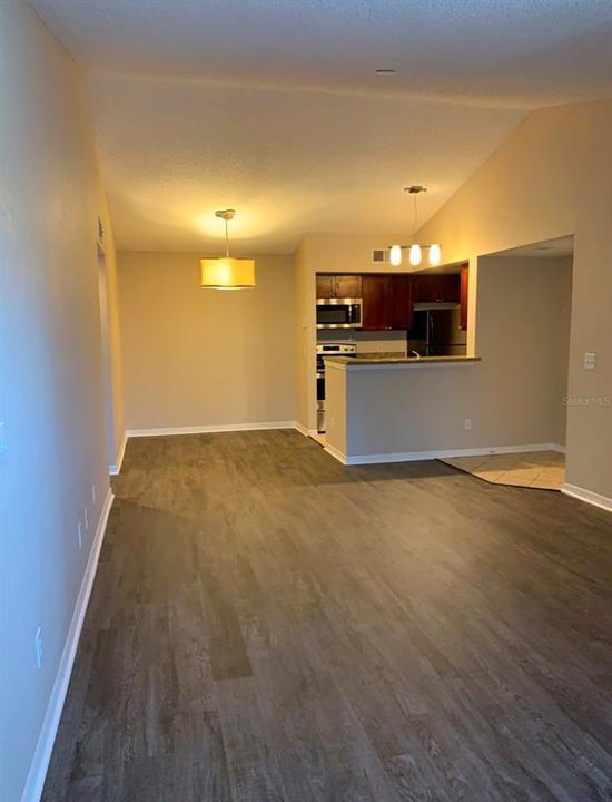 For Rent: $1,400 (1 beds, 1 baths, 711 Square Feet)