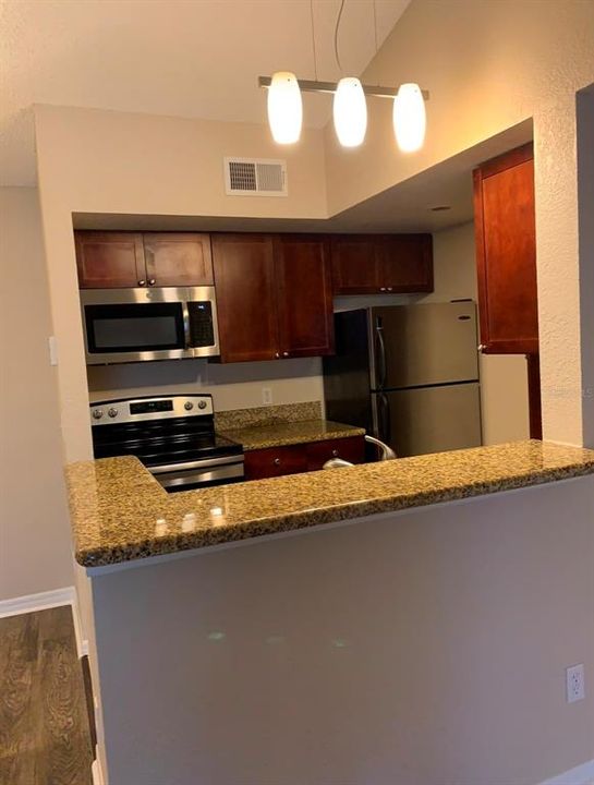 For Rent: $1,400 (1 beds, 1 baths, 711 Square Feet)