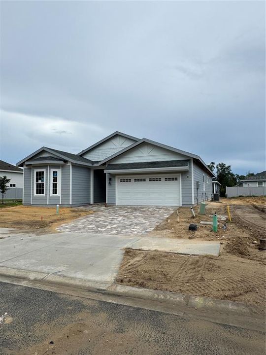 Под контрактом: $573,900 (4 спален, 3 ванн, 2080 Квадратных фут)