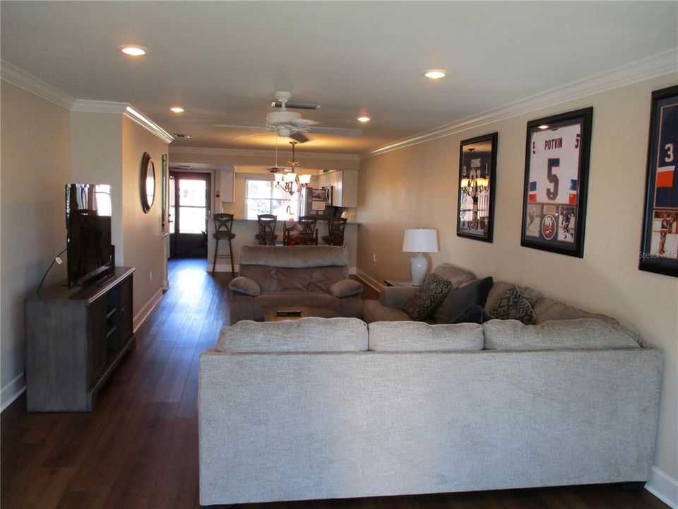 For Sale: $345,000 (2 beds, 2 baths, 1150 Square Feet)