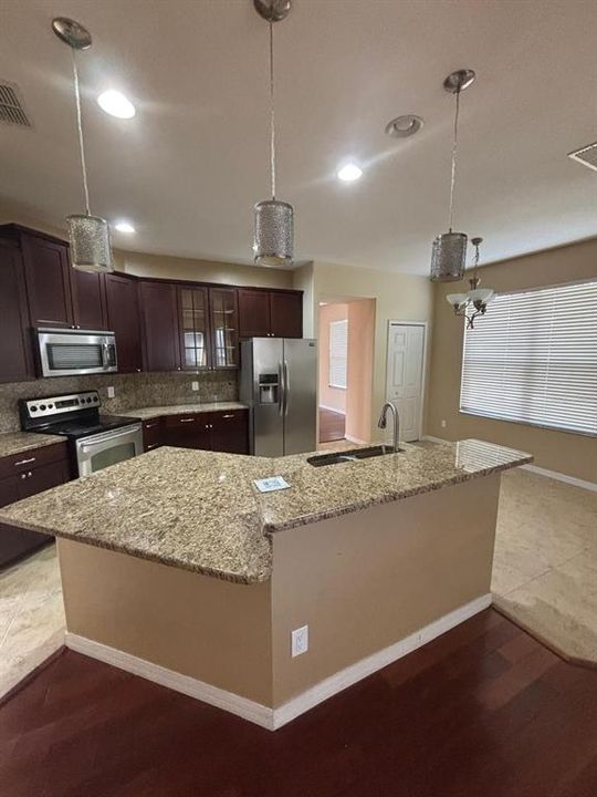 For Rent: $2,800 (4 beds, 2 baths, 2478 Square Feet)