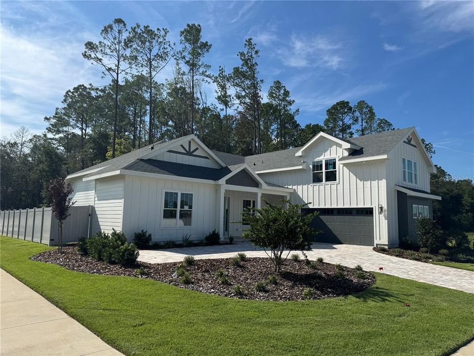 合同活跃: $720,800 (4 贝兹, 3 浴室, 2623 平方英尺)