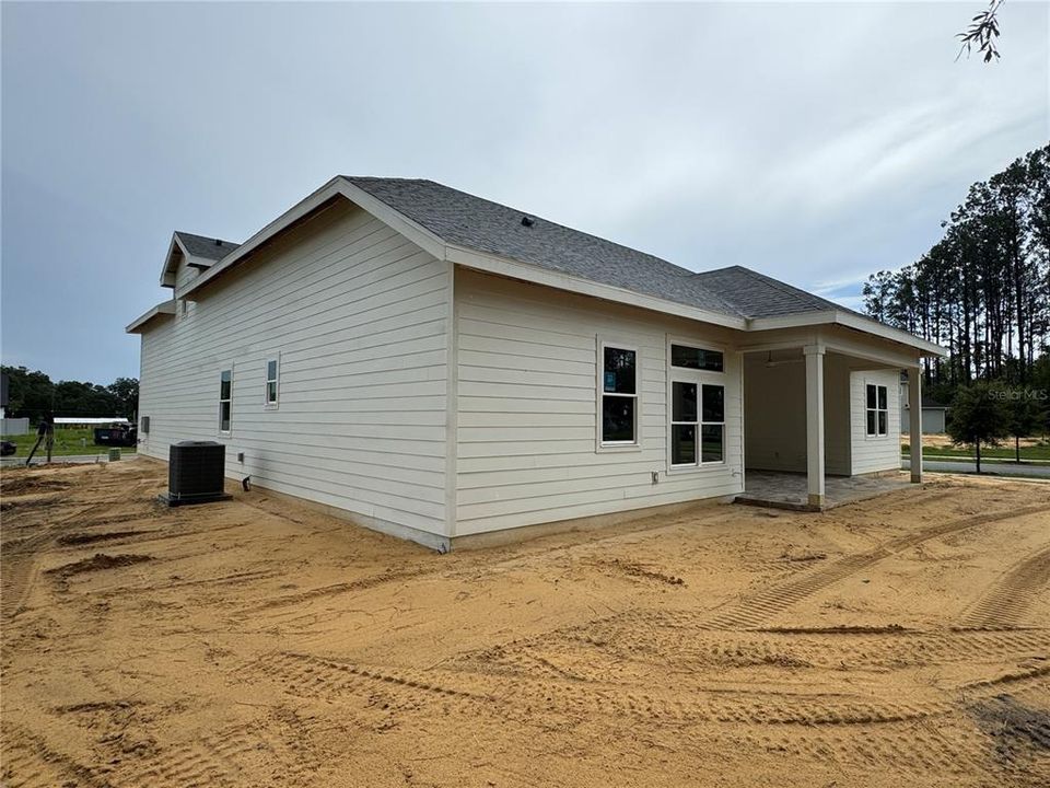 合同活跃: $720,800 (4 贝兹, 3 浴室, 2623 平方英尺)