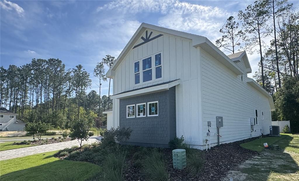 合同活跃: $720,800 (4 贝兹, 3 浴室, 2623 平方英尺)