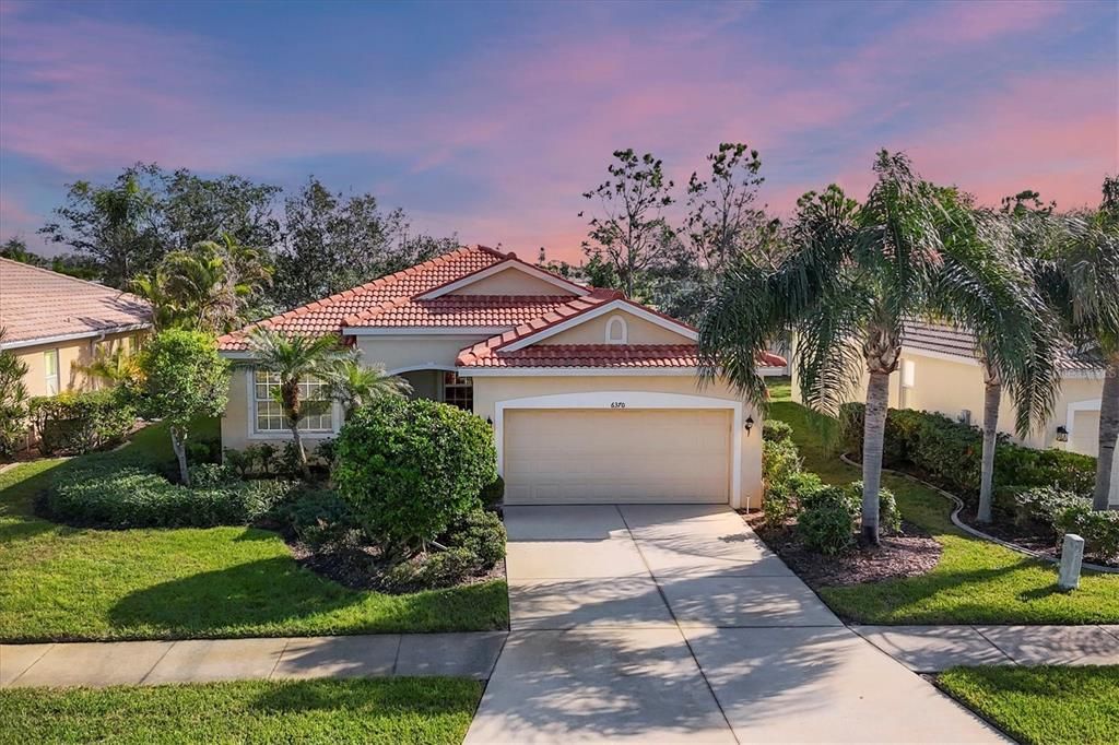 Active With Contract: $389,000 (4 beds, 2 baths, 1551 Square Feet)