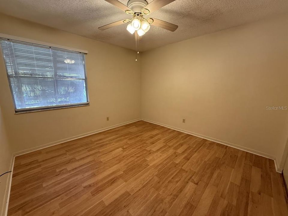 For Sale: $160,000 (2 beds, 2 baths, 897 Square Feet)