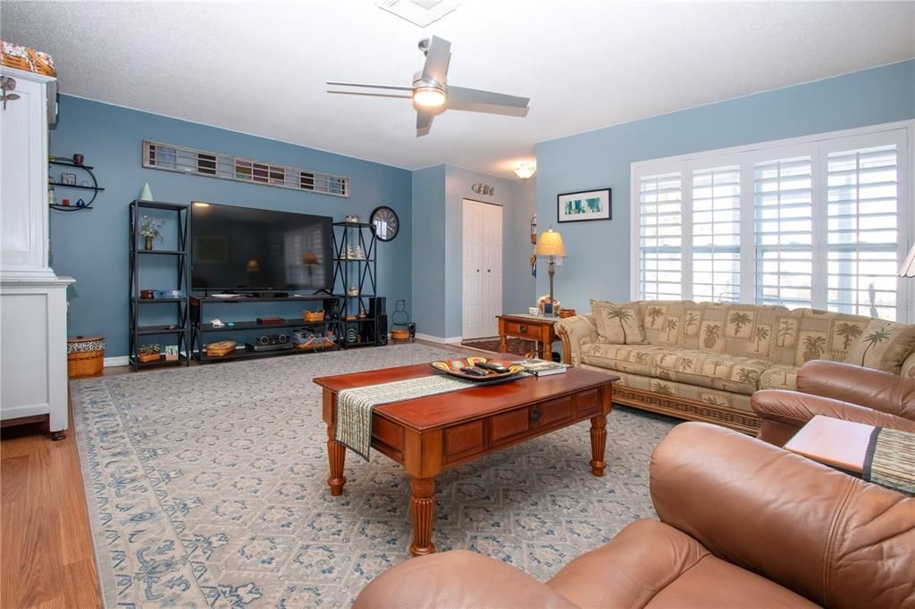 For Sale: $284,000 (2 beds, 2 baths, 1516 Square Feet)