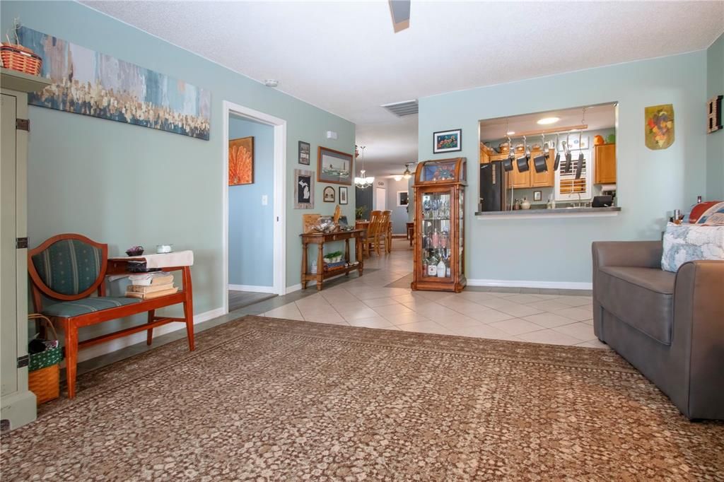 For Sale: $284,000 (2 beds, 2 baths, 1516 Square Feet)