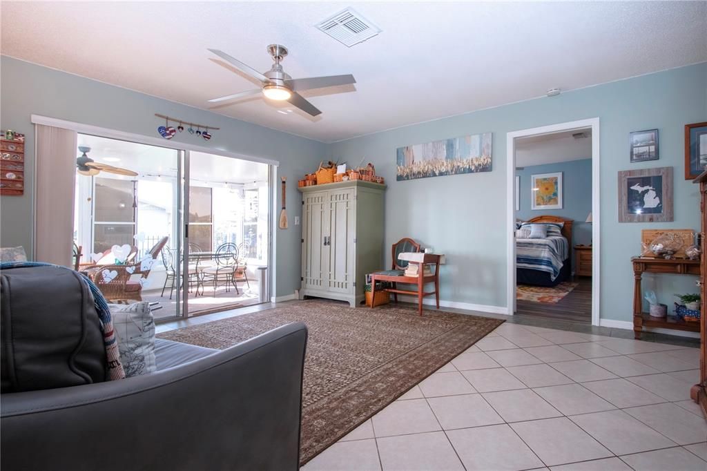 For Sale: $284,000 (2 beds, 2 baths, 1516 Square Feet)