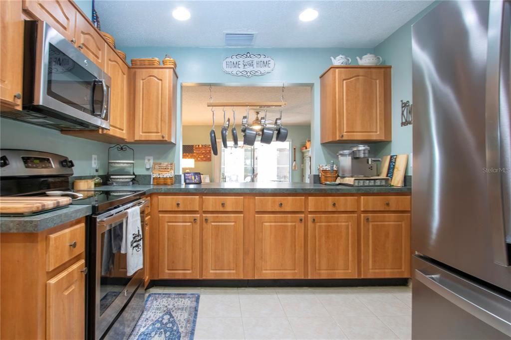 For Sale: $284,000 (2 beds, 2 baths, 1516 Square Feet)