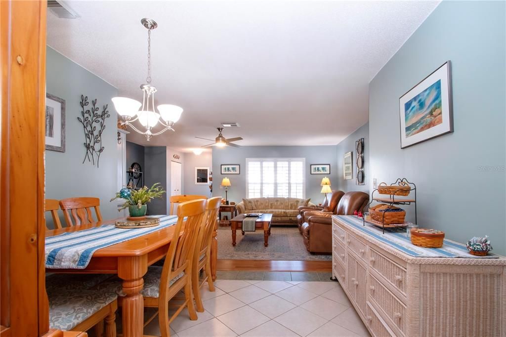 For Sale: $284,000 (2 beds, 2 baths, 1516 Square Feet)