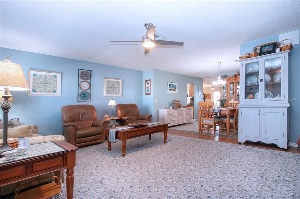 For Sale: $284,000 (2 beds, 2 baths, 1516 Square Feet)