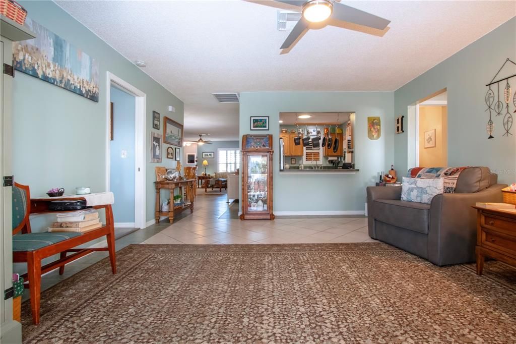 For Sale: $284,000 (2 beds, 2 baths, 1516 Square Feet)