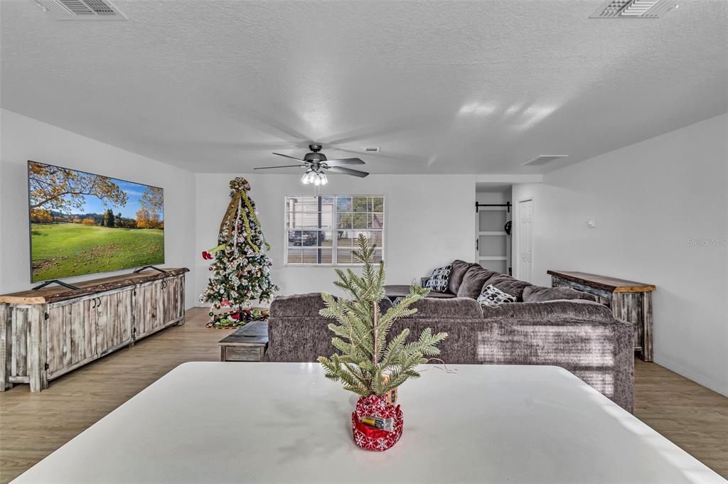 For Sale: $340,000 (4 beds, 2 baths, 1700 Square Feet)