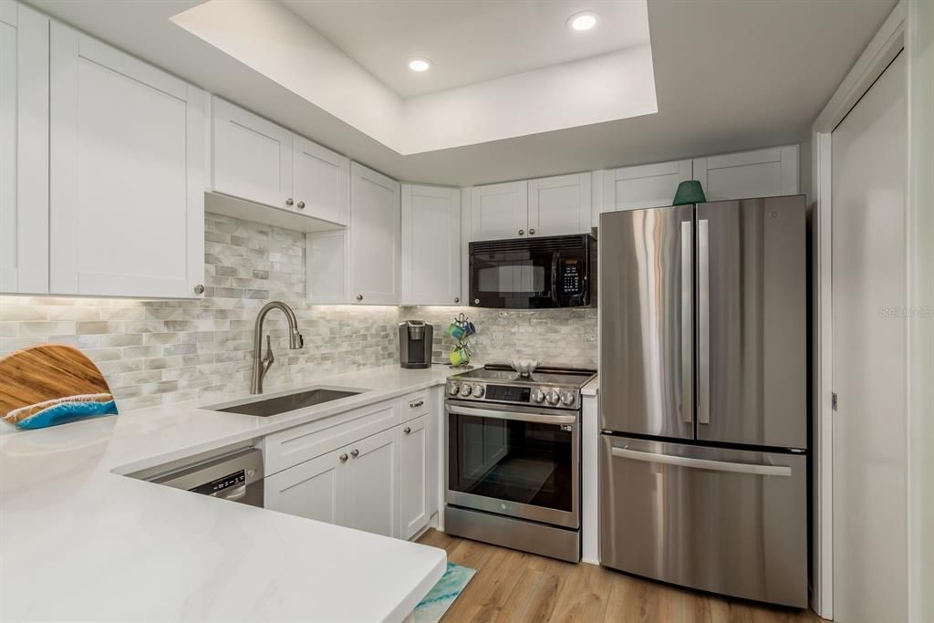 For Sale: $289,000 (2 beds, 2 baths, 1050 Square Feet)