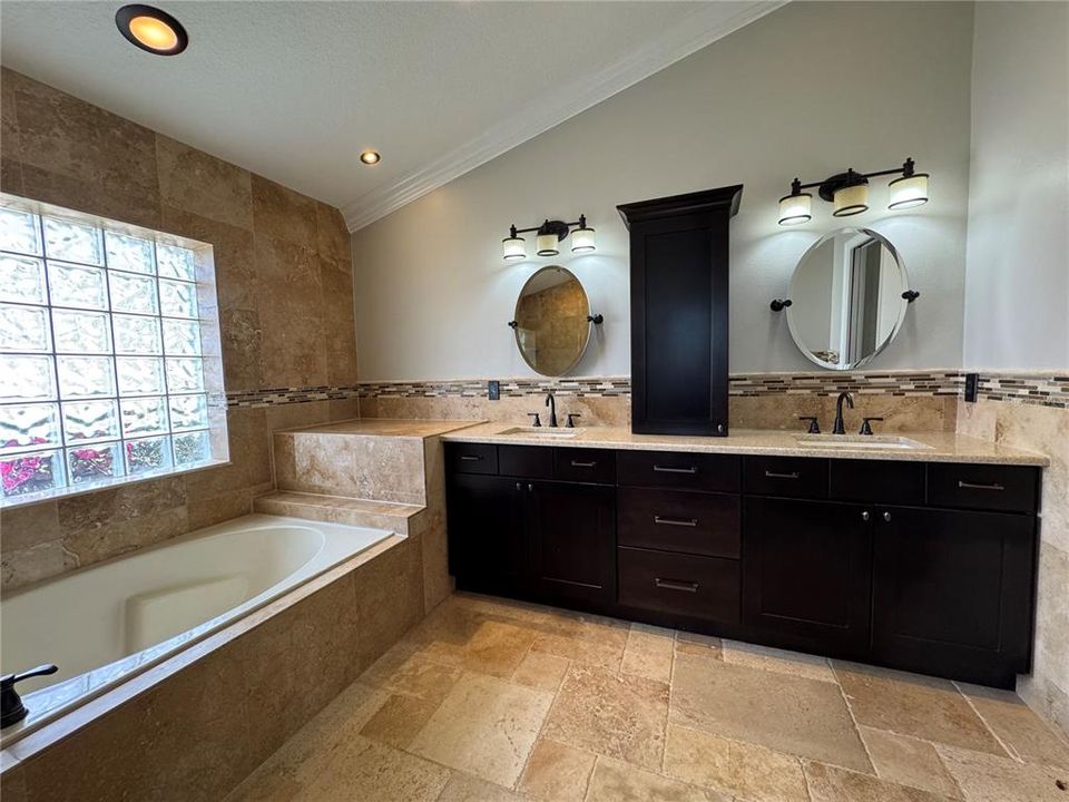 Master Bathroom with His & Hers Vanity, Garden Tub, and Seperate Shower