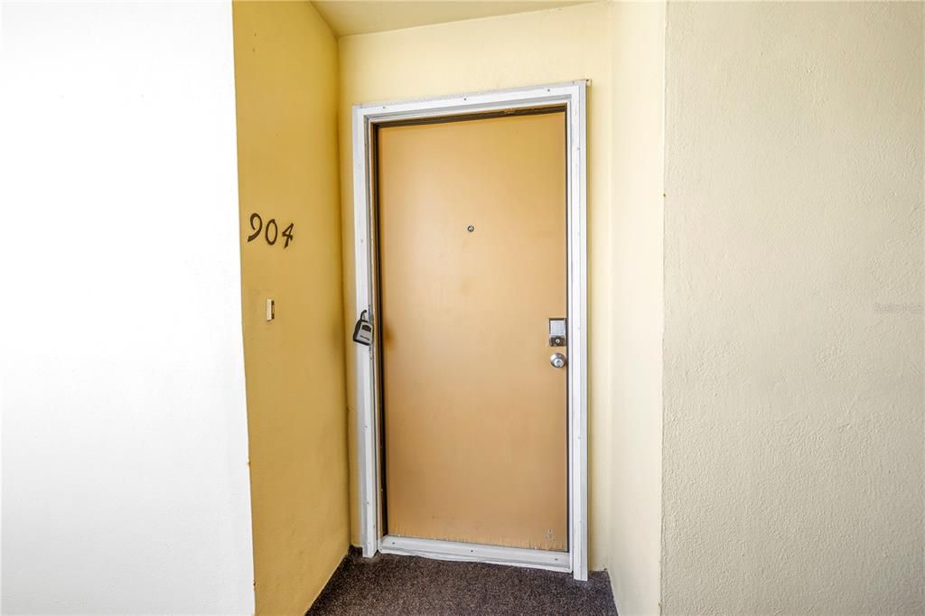 For Sale: $267,000 (1 beds, 1 baths, 830 Square Feet)