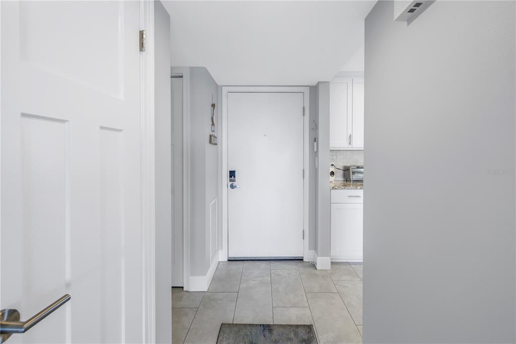 For Sale: $267,000 (1 beds, 1 baths, 830 Square Feet)