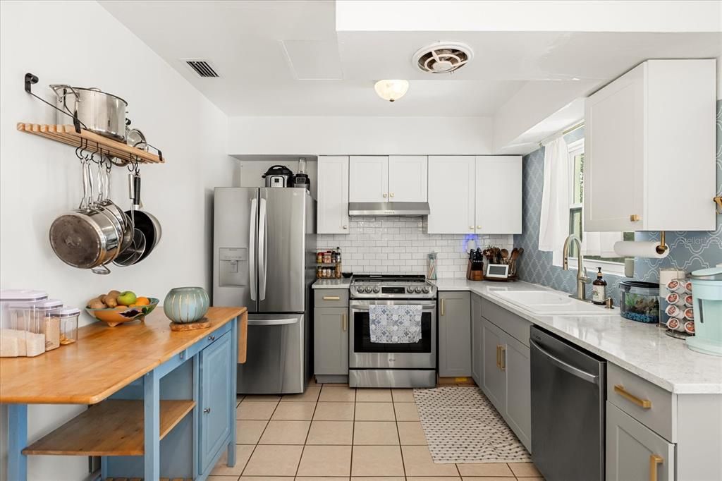 For Sale: $309,000 (3 beds, 2 baths, 1198 Square Feet)