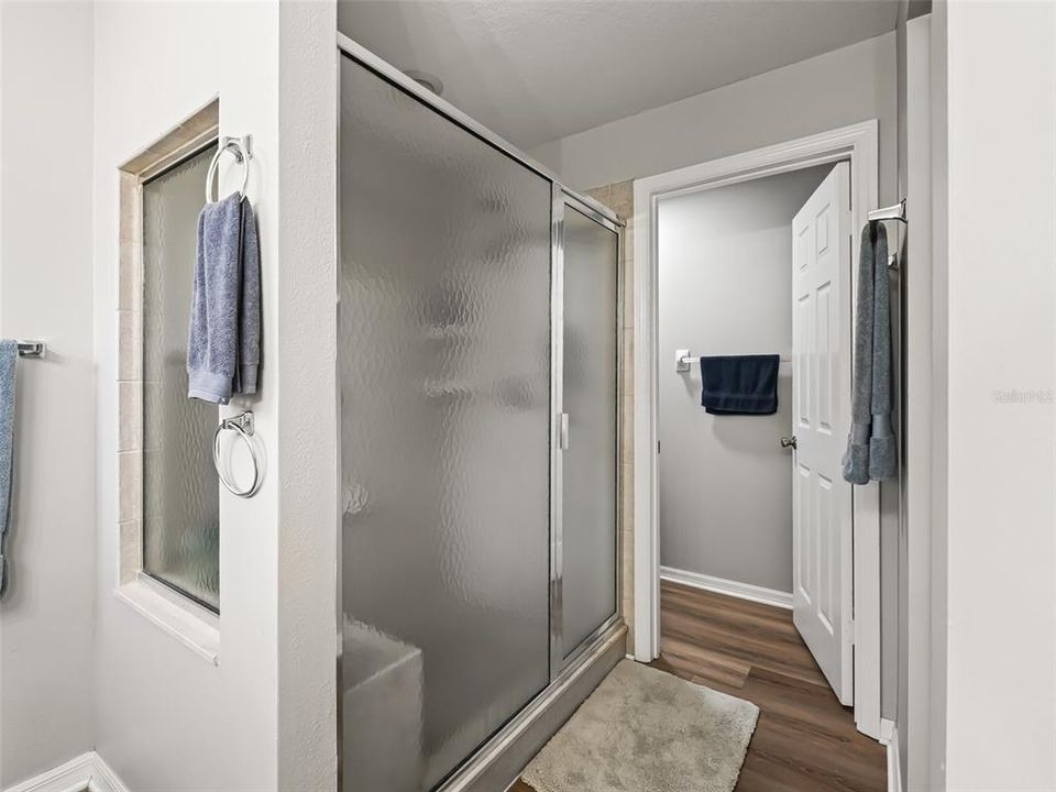 En suite w/Tiled walk in shower & Separate water closet