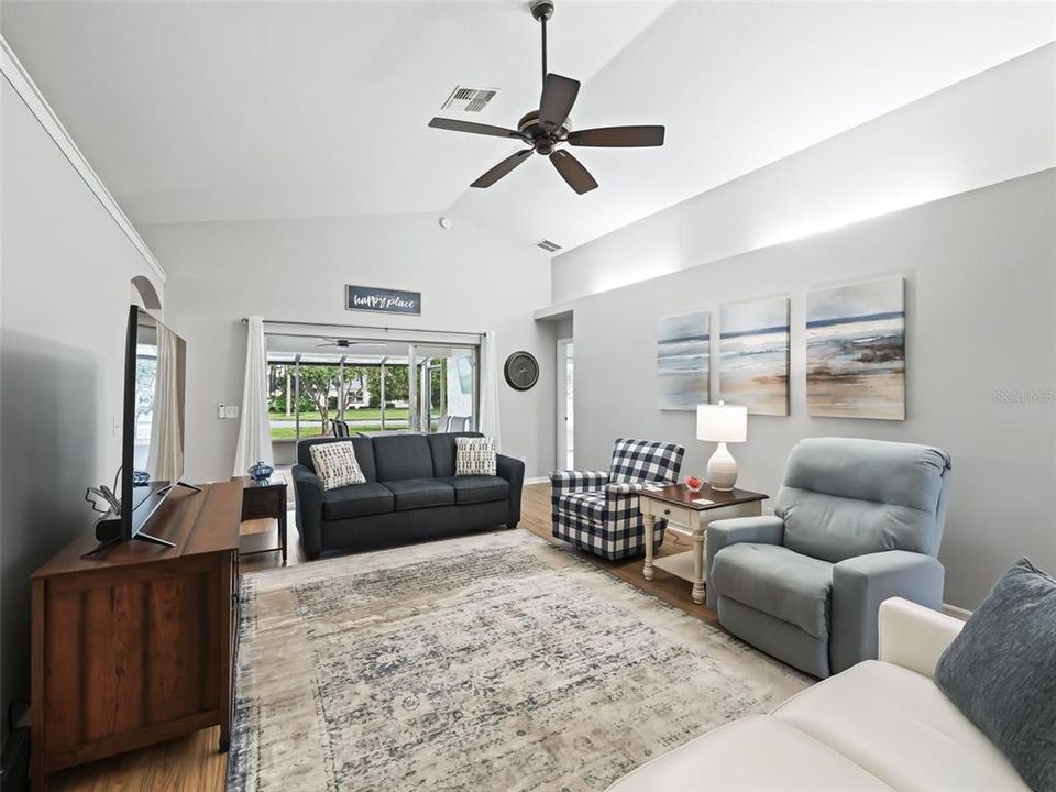 Living area w/laminate flooring