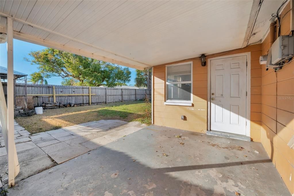 For Sale: $210,000 (2 beds, 1 baths, 936 Square Feet)