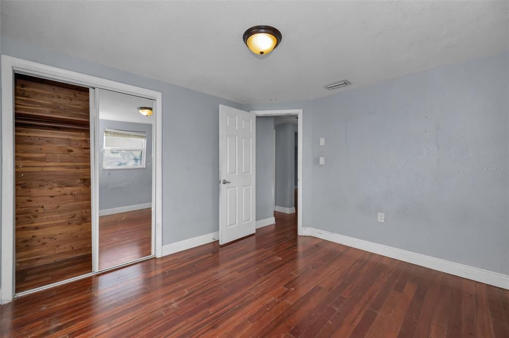 For Sale: $210,000 (2 beds, 1 baths, 936 Square Feet)