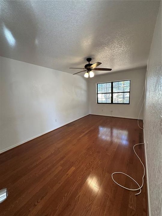 For Rent: $2,300 (3 beds, 2 baths, 2565 Square Feet)