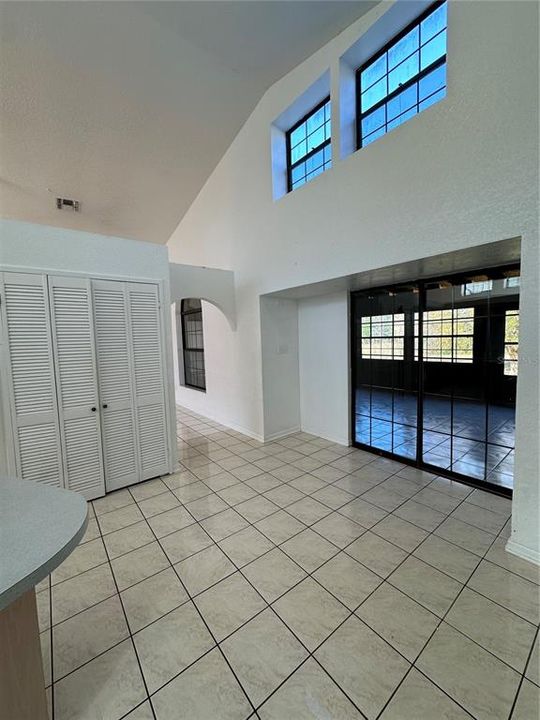 For Rent: $2,300 (3 beds, 2 baths, 2565 Square Feet)