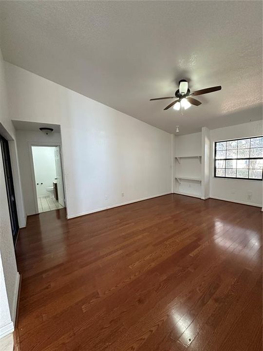 For Rent: $2,300 (3 beds, 2 baths, 2565 Square Feet)