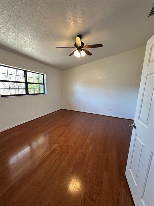 For Rent: $2,300 (3 beds, 2 baths, 2565 Square Feet)