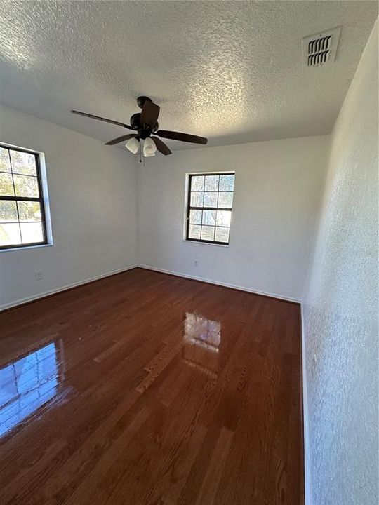 For Rent: $2,300 (3 beds, 2 baths, 2565 Square Feet)