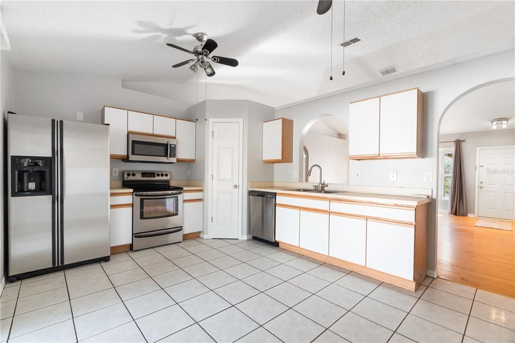 Active With Contract: $279,900 (3 beds, 2 baths, 1351 Square Feet)