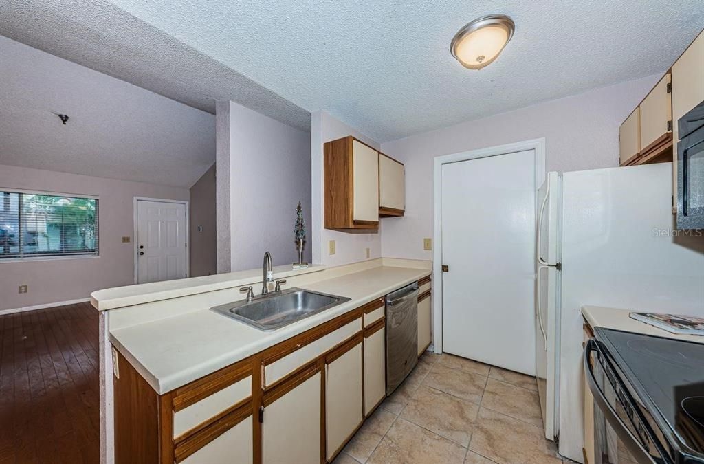 For Rent: $1,950 (2 beds, 2 baths, 1028 Square Feet)